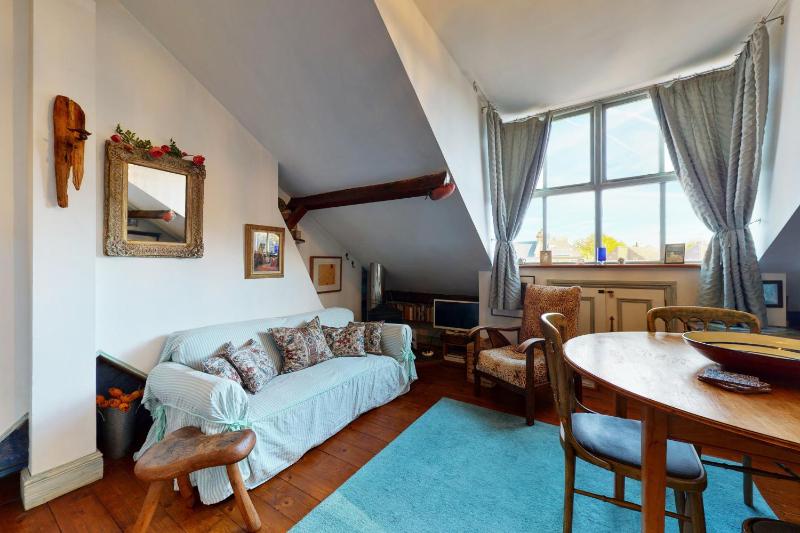Beautiful 1bed attic wterrace in North Kensington — забронировать отель в Лондоне