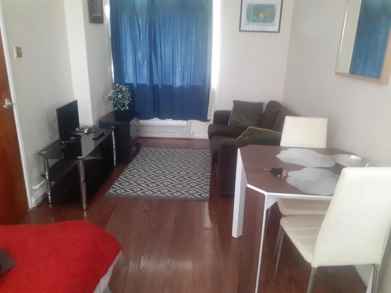 Beautiful Cosy 1Bedroom apartment in London — отель с удобствами в Лондоне