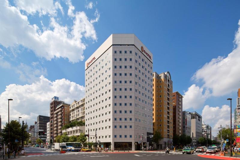 E Hotel Higashi Shinjuku — отель с удобствами в Токио