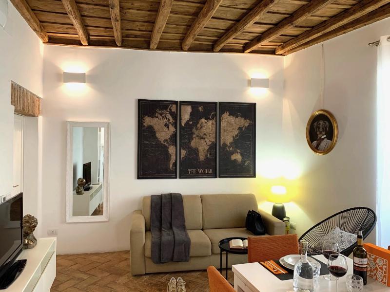 Leutari Apartment 35 — отель в Риме, Италия