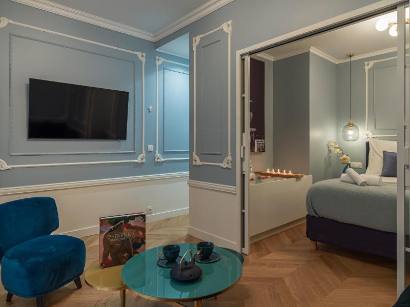 The Pompadour Suite — забронировать отель в Париже