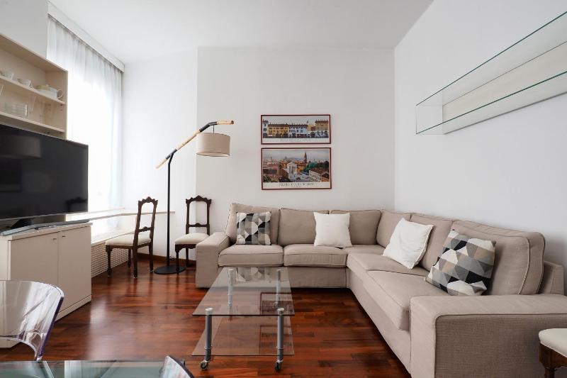 Duomo Luxury Apartment VI — отель в Милане, Италия
