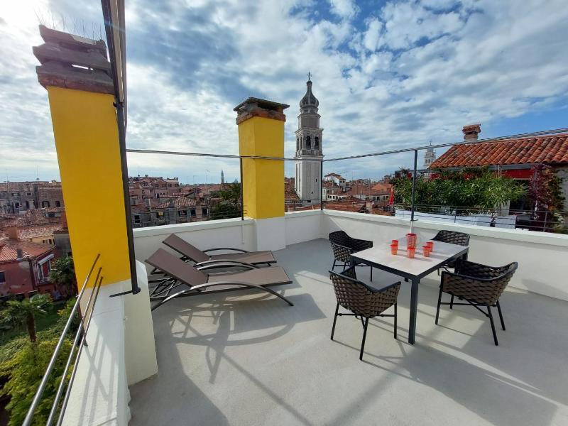 Ca' Francesca Suite Terrace in Venice — забронировать отель в Венеции