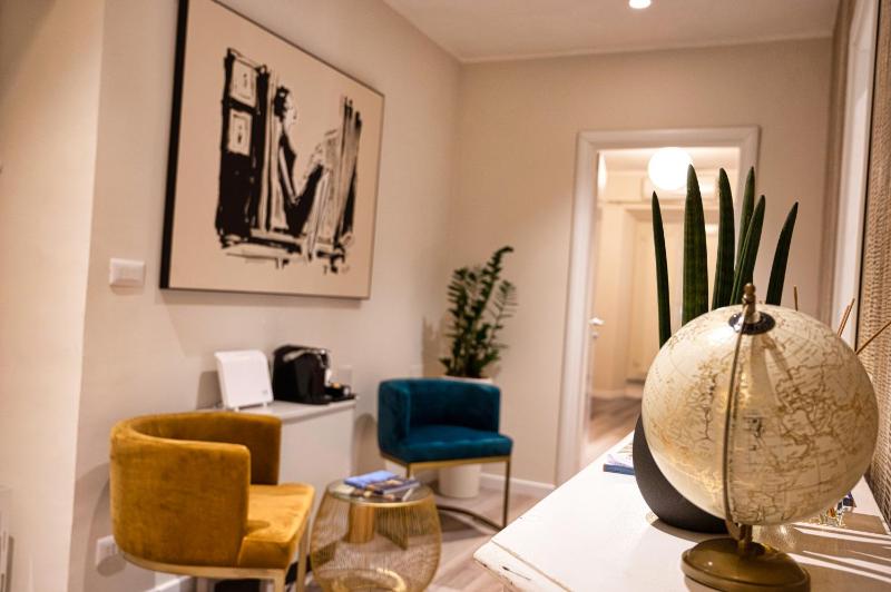 Design 18 Charming Rooms — забронировать отель в Риме