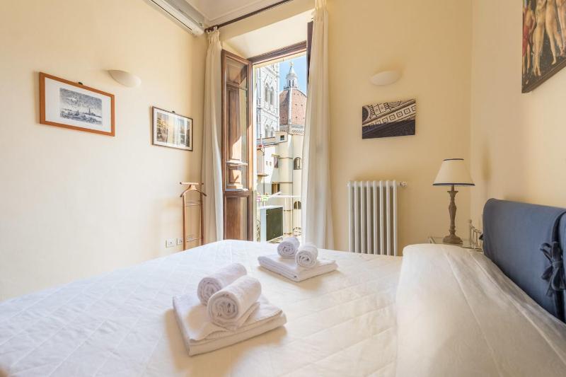 CHARMING 2BED APARTMENT overlooking DUOMO - hosted by Sweetstay — комфортный отель в Флоренции