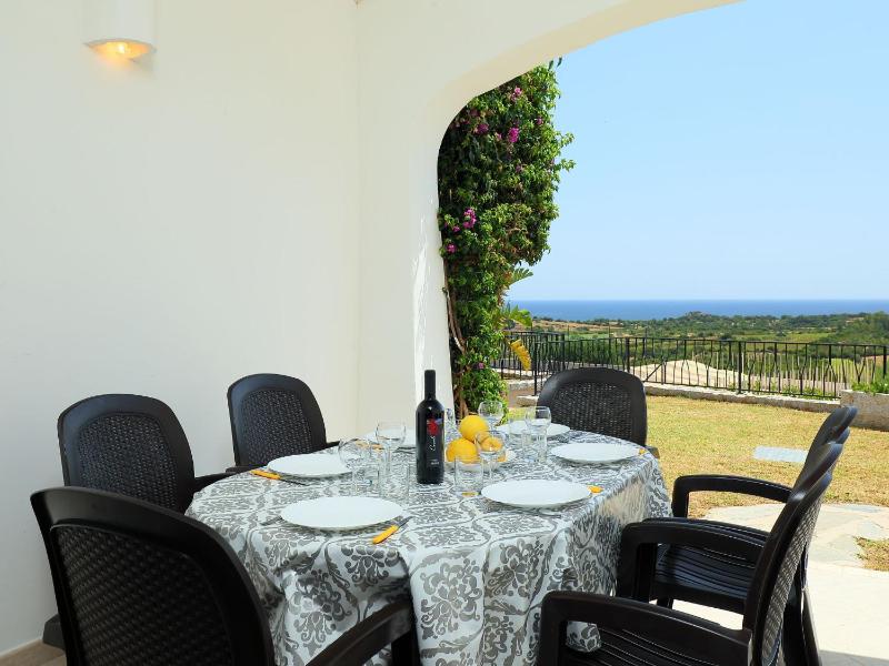 Appartamento Panorama a Tanaunella - Piscina e Vista