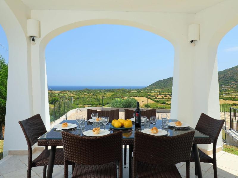 Panorama 7 a Budoni - Appartamento con Terrazza e WiFi