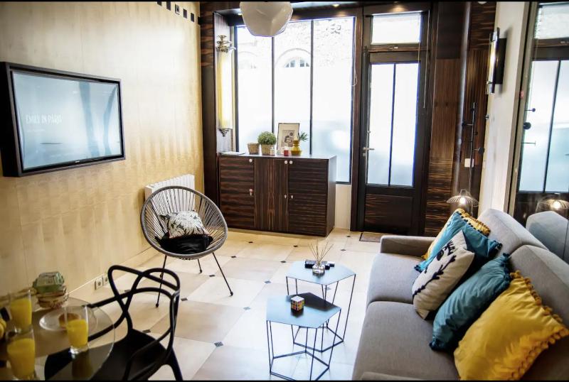 Studio boise a 2 pas du jardin du Luxembourg — забронировать отель в Париже