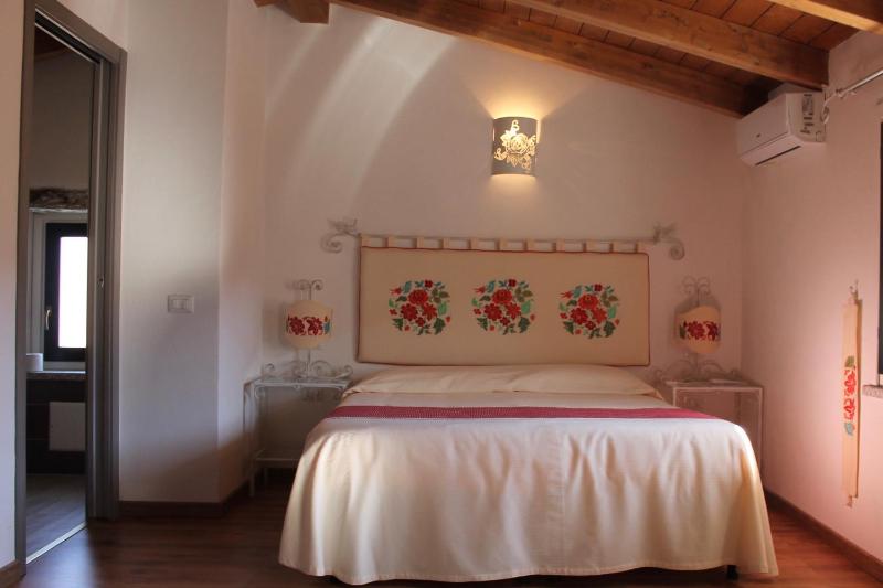 Holiday Mandrolisai ad Atzara - Oasi enogastronomica
