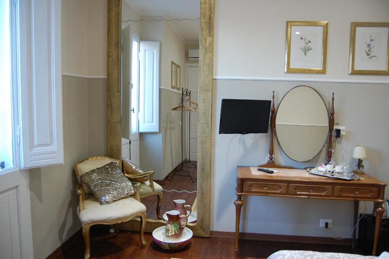 Casa Satta 1925 a Olbia - Affascinanti Camere Centrali