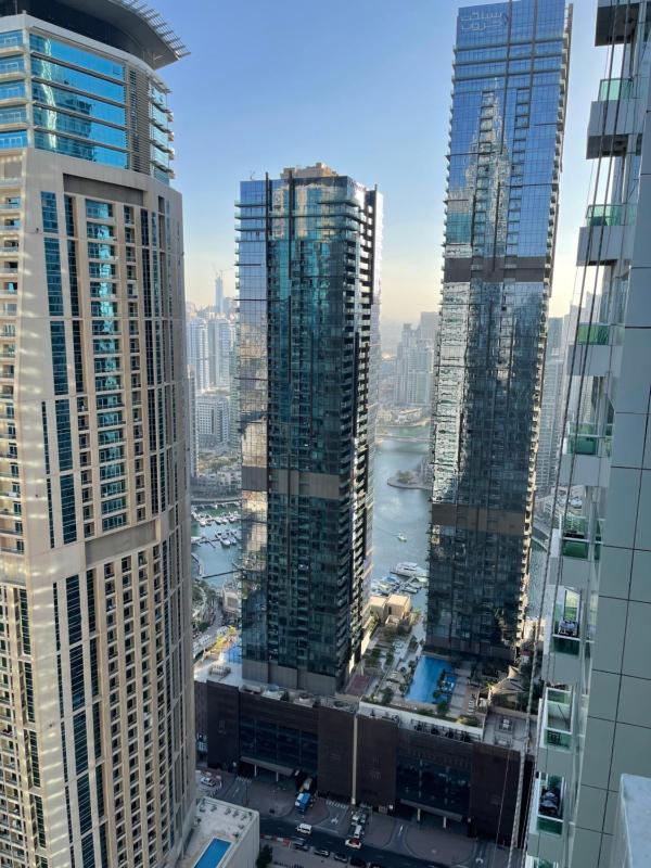 Bright Luxury 2BR Aprt Dubai Marina with Balcony & Free Parking — комфортный отель в Дубае