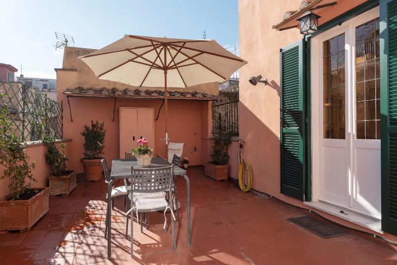 Цены на Trastevere Luxury Apartment with Terrace в Риме