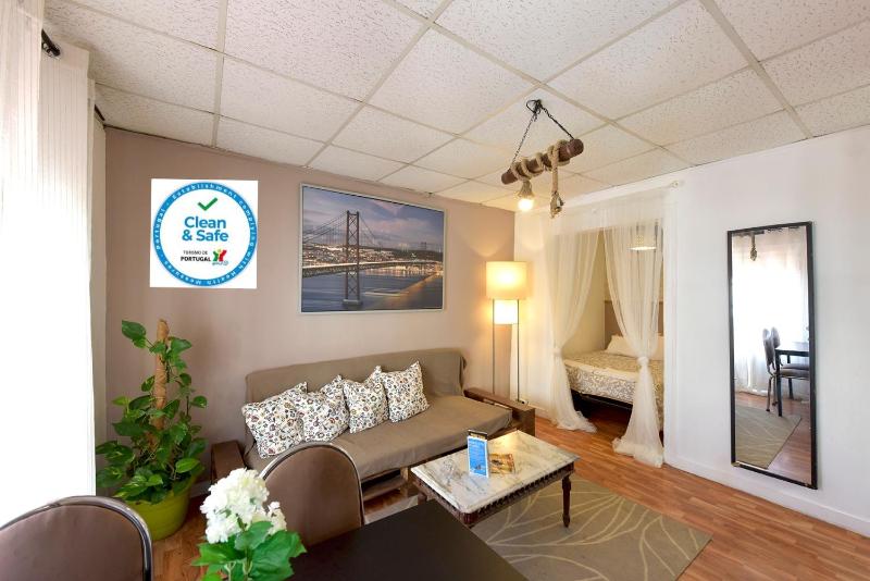 House Lisbon Apartament Alfama — забронировать отель в Лиссабоне