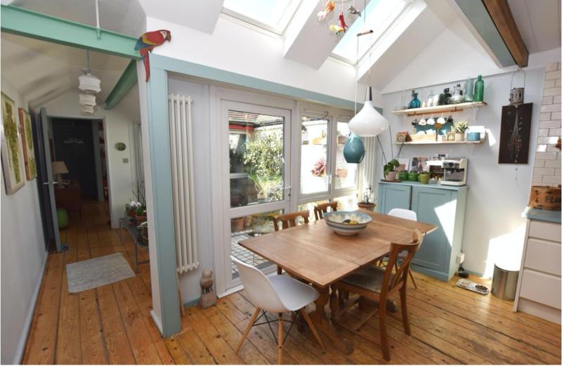 Stylish 3 bed house with parking in Bermondsey, SE1 — забронировать отель в Лондоне
