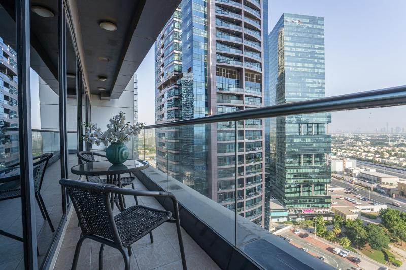 Цены на HiGuests - Spacious Apartment Close to Dubai Marina Walk в Дубае