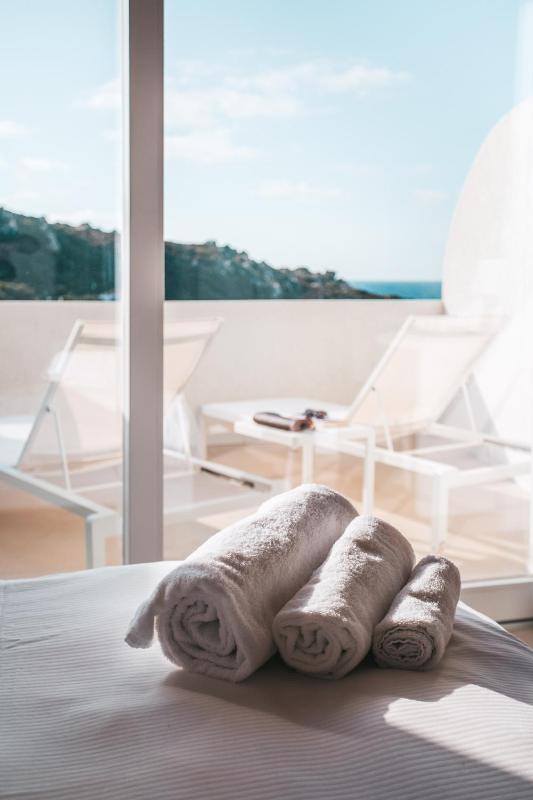Moresco Hotel a Santa Teresa: Lusso fronte spiaggia