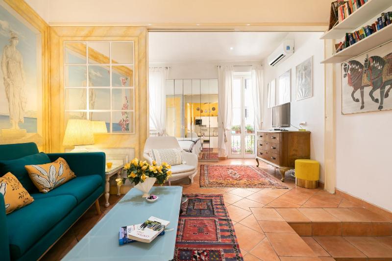 Monti Romantic Sunshine Maisonette — комфортный отель в Риме