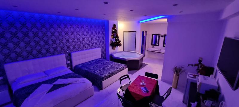 White Room idromassaggio su richiesta — отель с удобным расположением в Неаполе