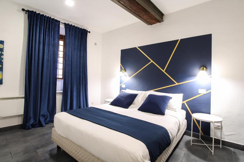 Charming Large Apartment - 3 Bedroom in Trastevere — забронировать отель в Риме