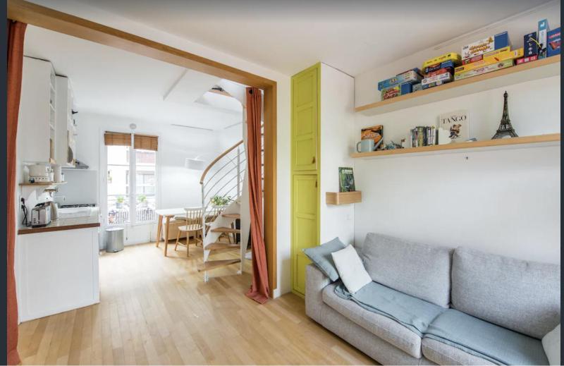 PARIS Petit appartement lumineux et atypique — отель с удобным расположением в Париже