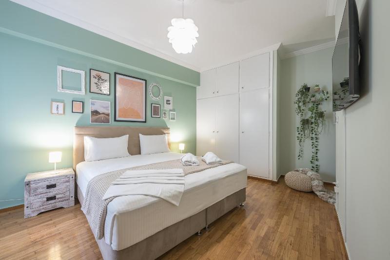 Boutique Acropolis Apartment by Cloudkeys - Just 5 minutes walk to Acropolis Museum — забронировать отель в Афины