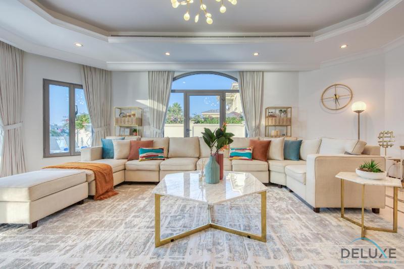 Цены на Breath-taking 5BR Villa with Assistants Room and Private Pool in Frond E Palm Jumeirah by Deluxe Holiday Homes в Дубае