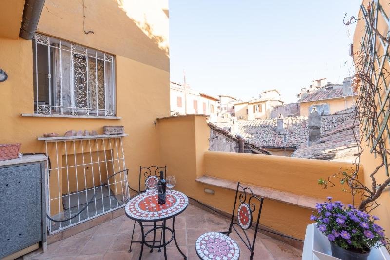 Stunning Campo De Fiori Apartment with Terrace — отель с удобствами в Риме
