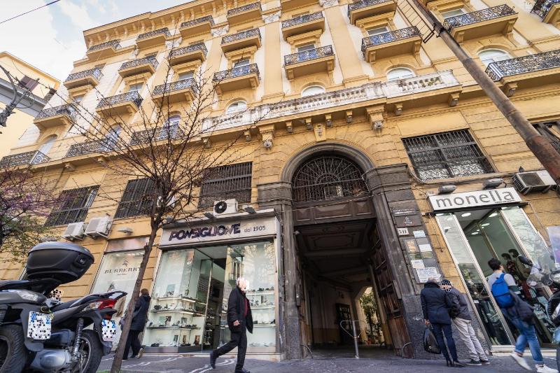 Royal H Umberto I, Napoli Centro, by ClaPa Group — забронировать отель в Неаполе