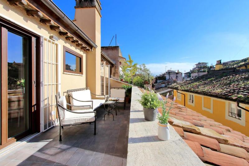 Residenza Torre Vecchiarelli - apt 5 penthouse — забронировать отель в Риме