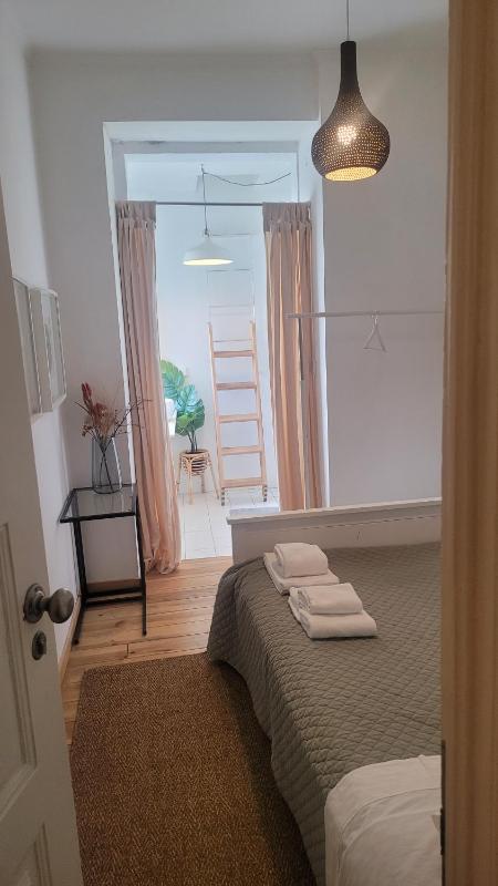 Tiny suite with private bathroom - Bairro Alto — забронировать отель в Лиссабоне