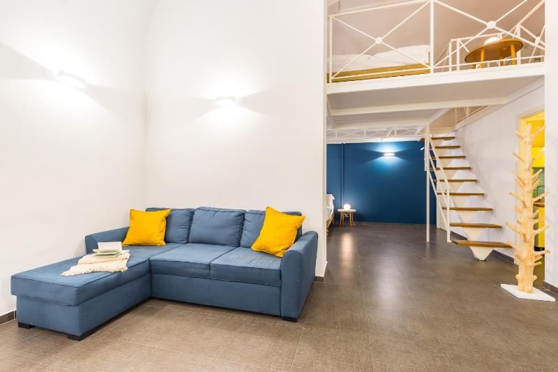 Design Apartment at Spaccanapoli by Wonderful Italy — забронировать отель в Неаполе