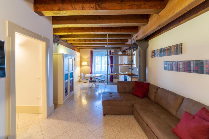 Цены на Youatmolino Canal View Apartment в Венеции
