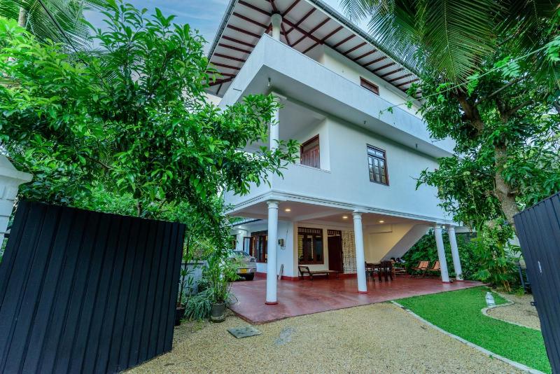 Villa Guru Hikkaduwa — отель в Хиккадува, Шри-Ланка