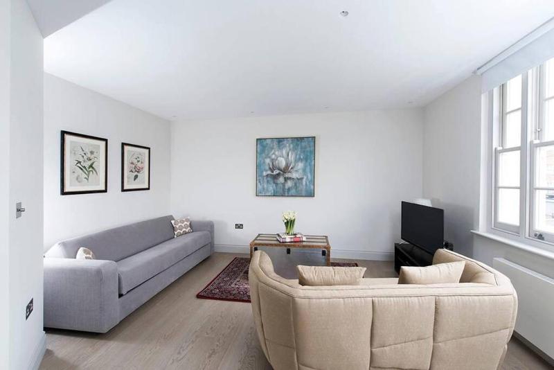 Recently redecorated spacious and Modern 1BR flat in West London — комфортный отель в Лондоне
