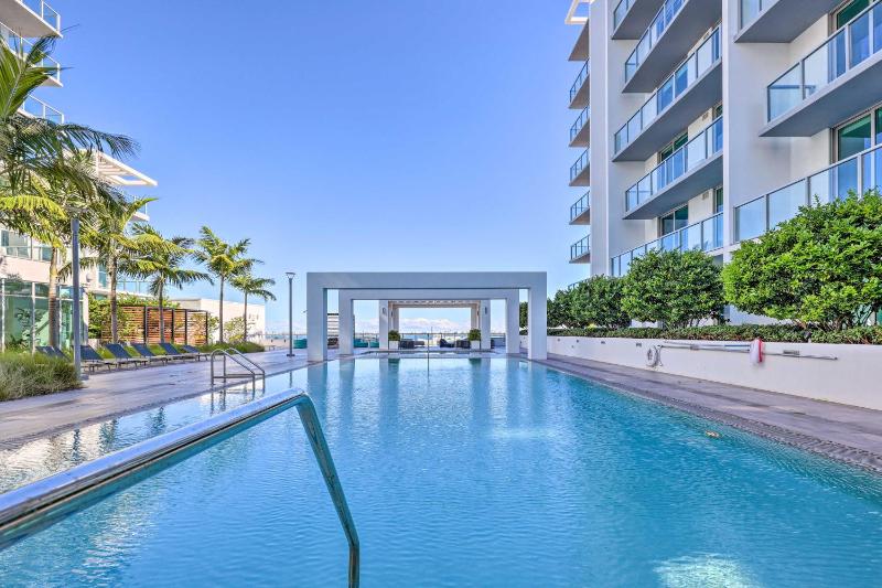 Chic Miami Condo with Pool, 6 Mi to South Beach — отель с удобствами в Майами