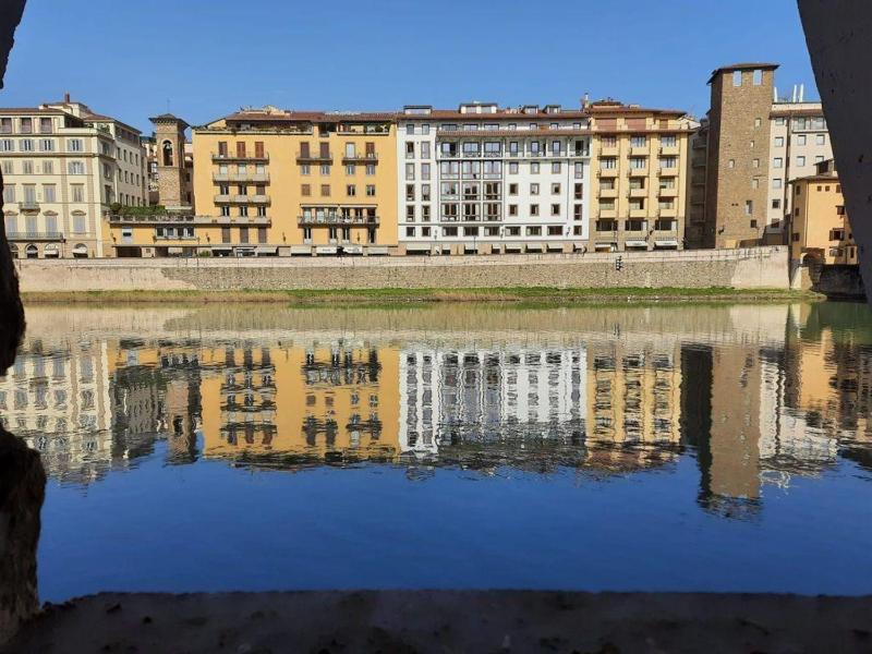 The secret window on the river Arno — забронировать отель в Флоренции