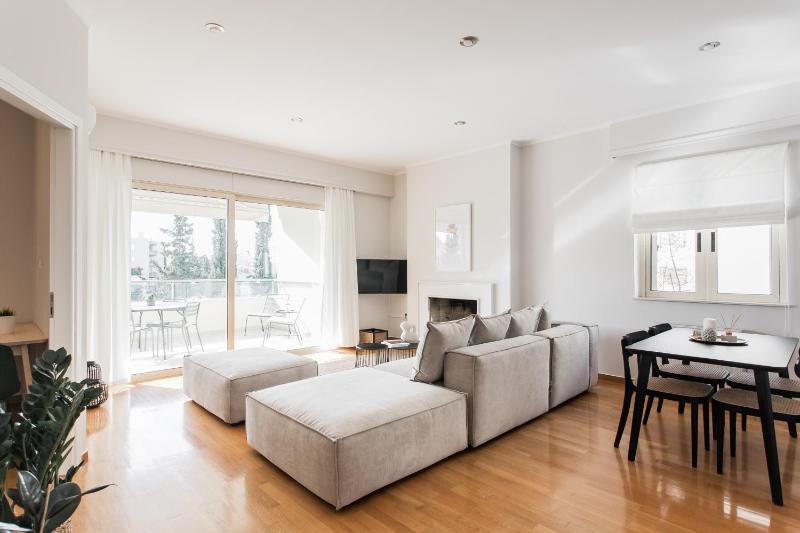 Exquisite 2BR Apartment in Agia Paraskevi by UPSTREET — отель с удобным расположением в Афины