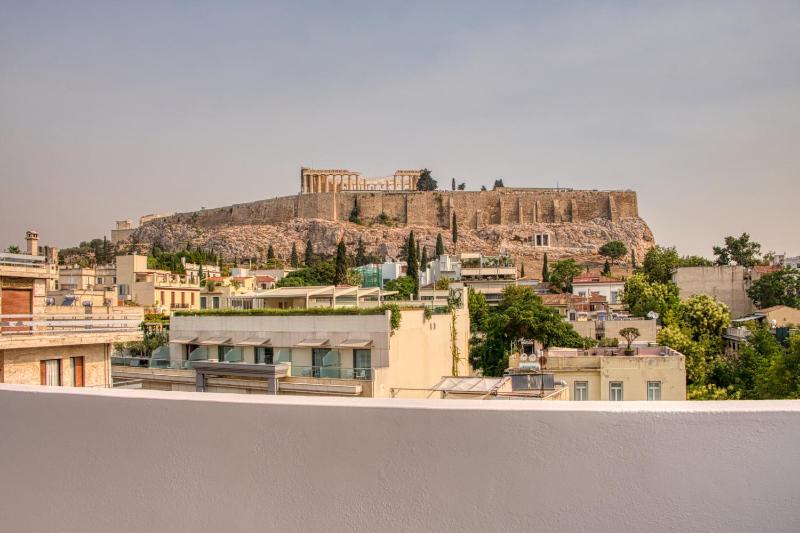 Cozy Deck Roof Apt at the Foothills of Acropolis — отзывы гостей и цены