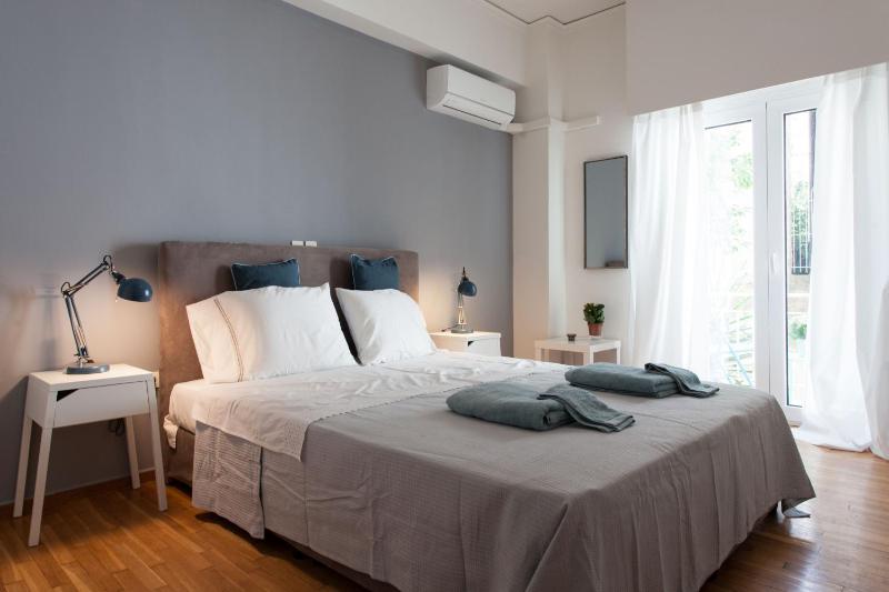 2 bdrm apt for up to 6 guests next to Acropolis museum — комфортный отель в Афины
