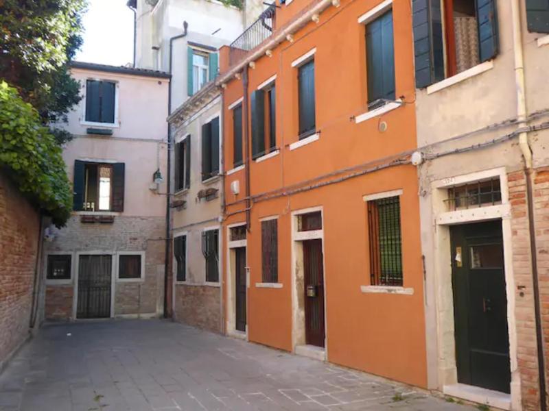 A 2 passi da Basilica dei Frari, sestiere San Polo — отель с удобствами в Венеции