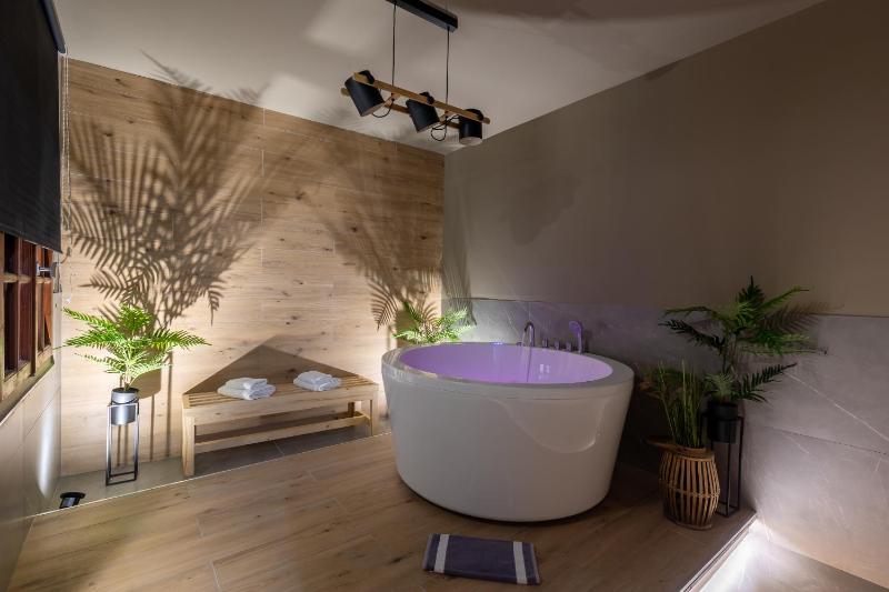 NOHO Boutique , premium living Dikeou 8 — отель в Афины, Греция