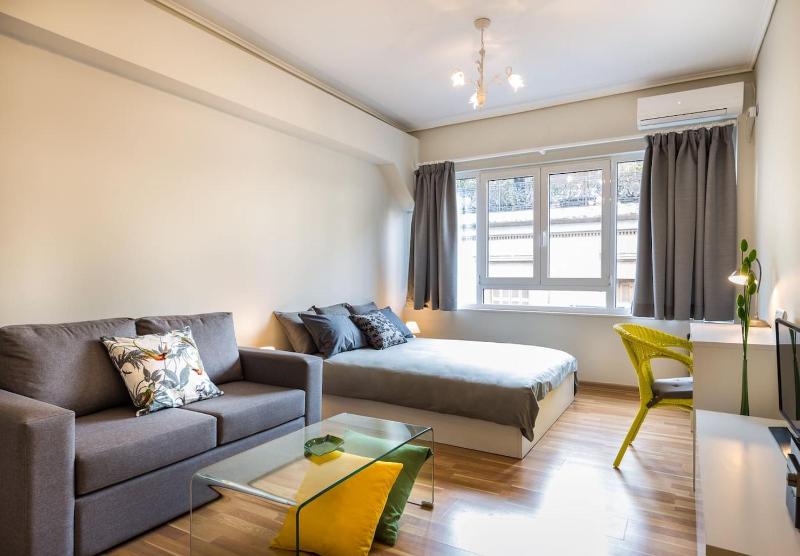Unlock Athens from sunny studio near Acropolis — отель в Афины, Греция