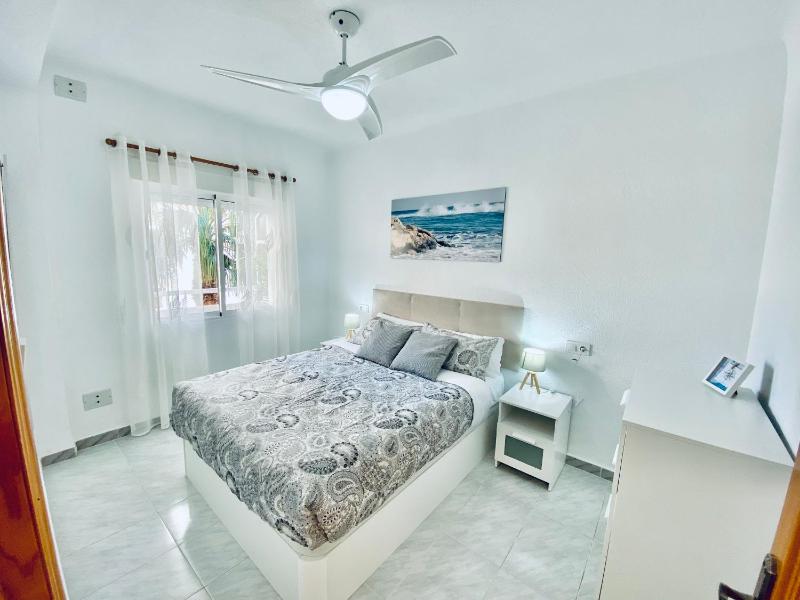 Amplio apartamento con vistas al mar, parking y wifi — комфортный отель в Аликанте