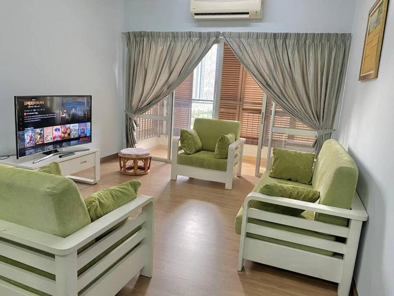 Spacious 3 rooms Apartment@Desa Putra Condominium — отель с удобным расположением в Куала-Лумпуре
