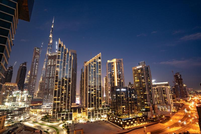 3 Bedroom Condo w terrace facing Burj Khalifa. — комфортный отель в Дубае