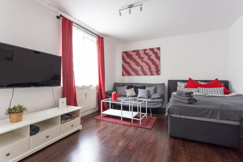 NEW ShalalaLiving Vienna - Lovenest or Workspace near Schonbrunn BG — отель в вене, Австрия