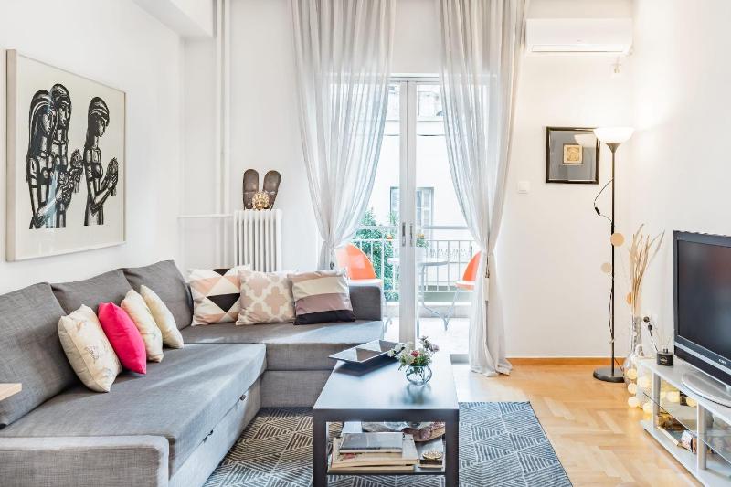 Koukaki Apartment with a Sunny Balcony, near the Acropolis — отзывы гостей и цены