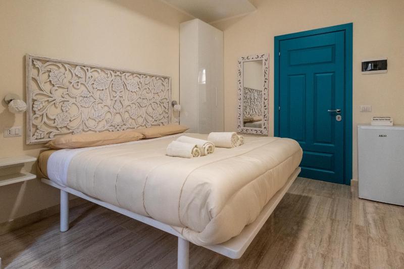 Room with Independent Entrance - Termini/Aquarium — отель с удобным расположением в Риме
