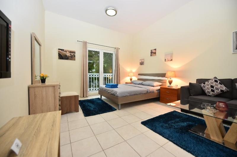 Budget-Friendly Studio Near Metro - MED67 DG — отель с удобствами в Дубае