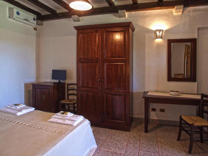I Mandorli a Lotzorai - Agriturismo con Piscina Rustico